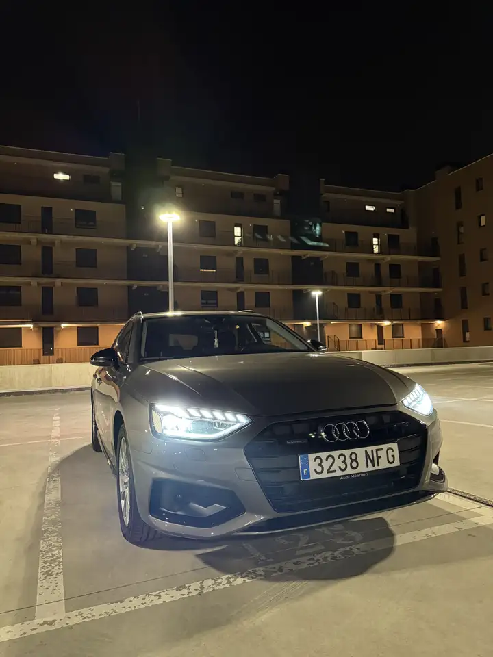Audi A4 Avant 40 TDI Black line quattro S tronic 140kW — photo 1 of 15