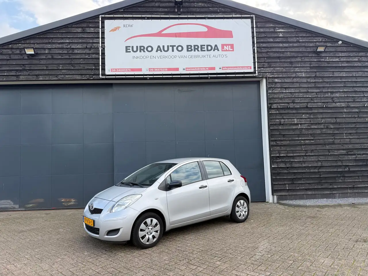 Toyota Yaris 1.3 VVTi Comfort — photo 1 of 15
