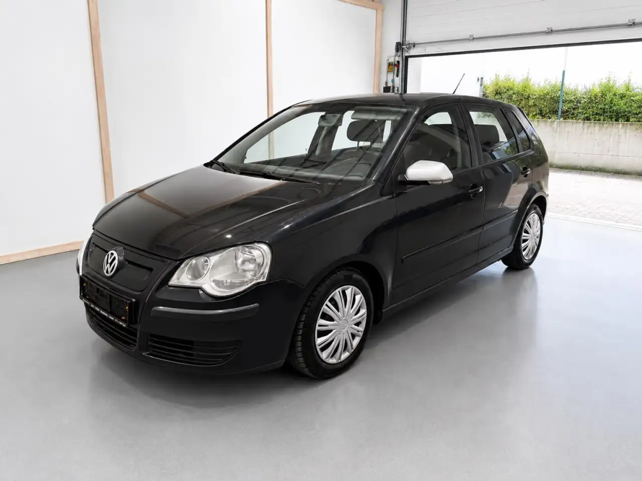 Volkswagen Polo 1.4 Tdi BlueMotion — photo 1 of 6