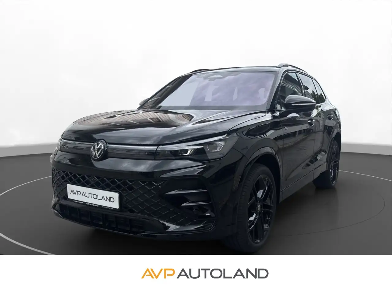 Volkswagen Tiguan 2.0 TDI DSG 4MOTION R-Line BLACK STYLE — photo 1 of 15
