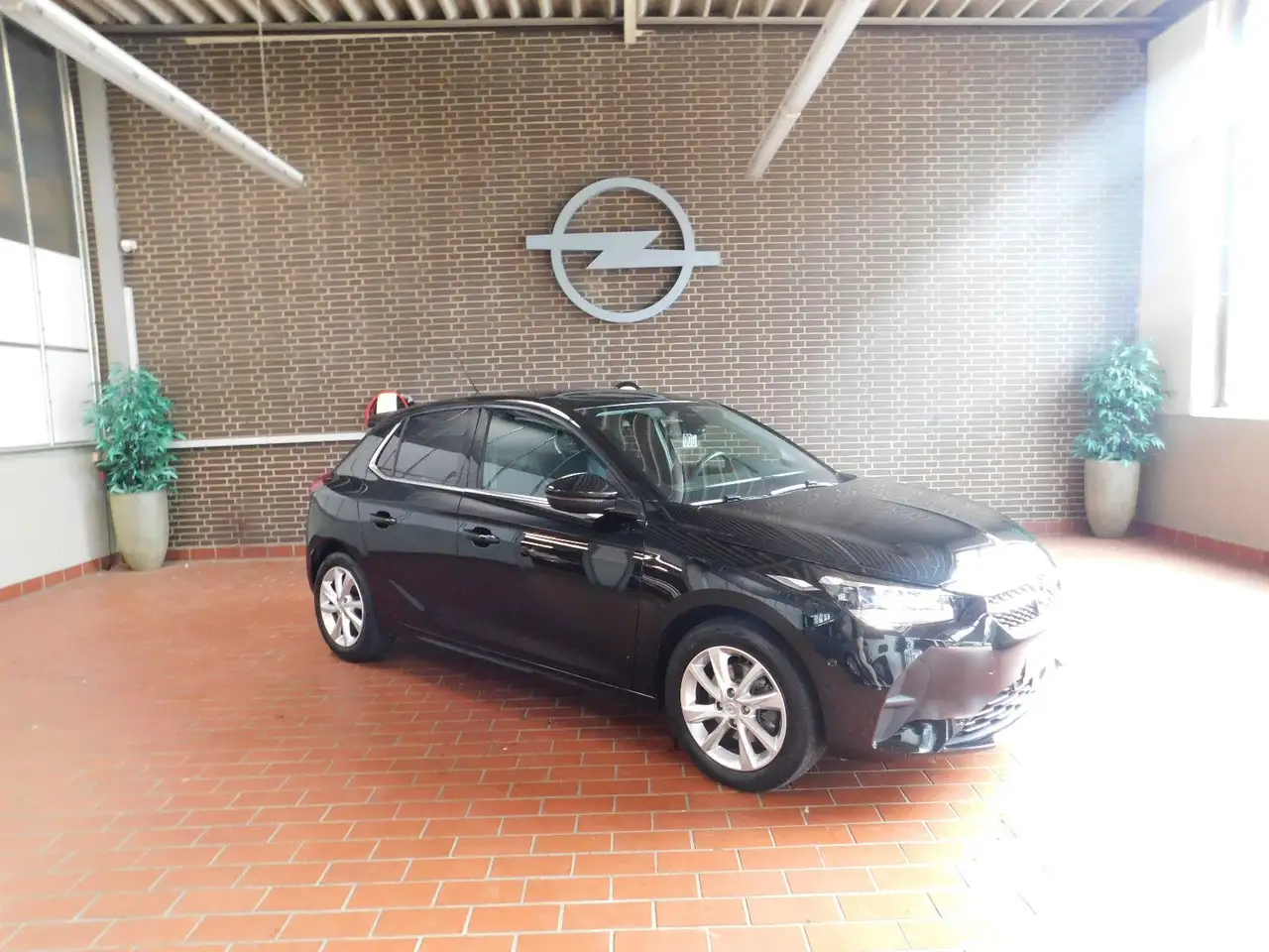 Opel Corsa F Elegance-AT/Navi/SHZ/TW-Ass. — photo 1 of 15