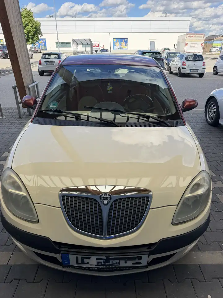 Lancia Ypsilon TÜV 09/2028 — photo 1 of 6