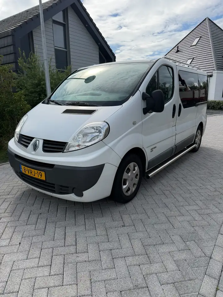 Renault Trafic 2.5 dCi T29 L1H1 Grijs kenteken AUT Zonnepaneel — photo 1 of 14