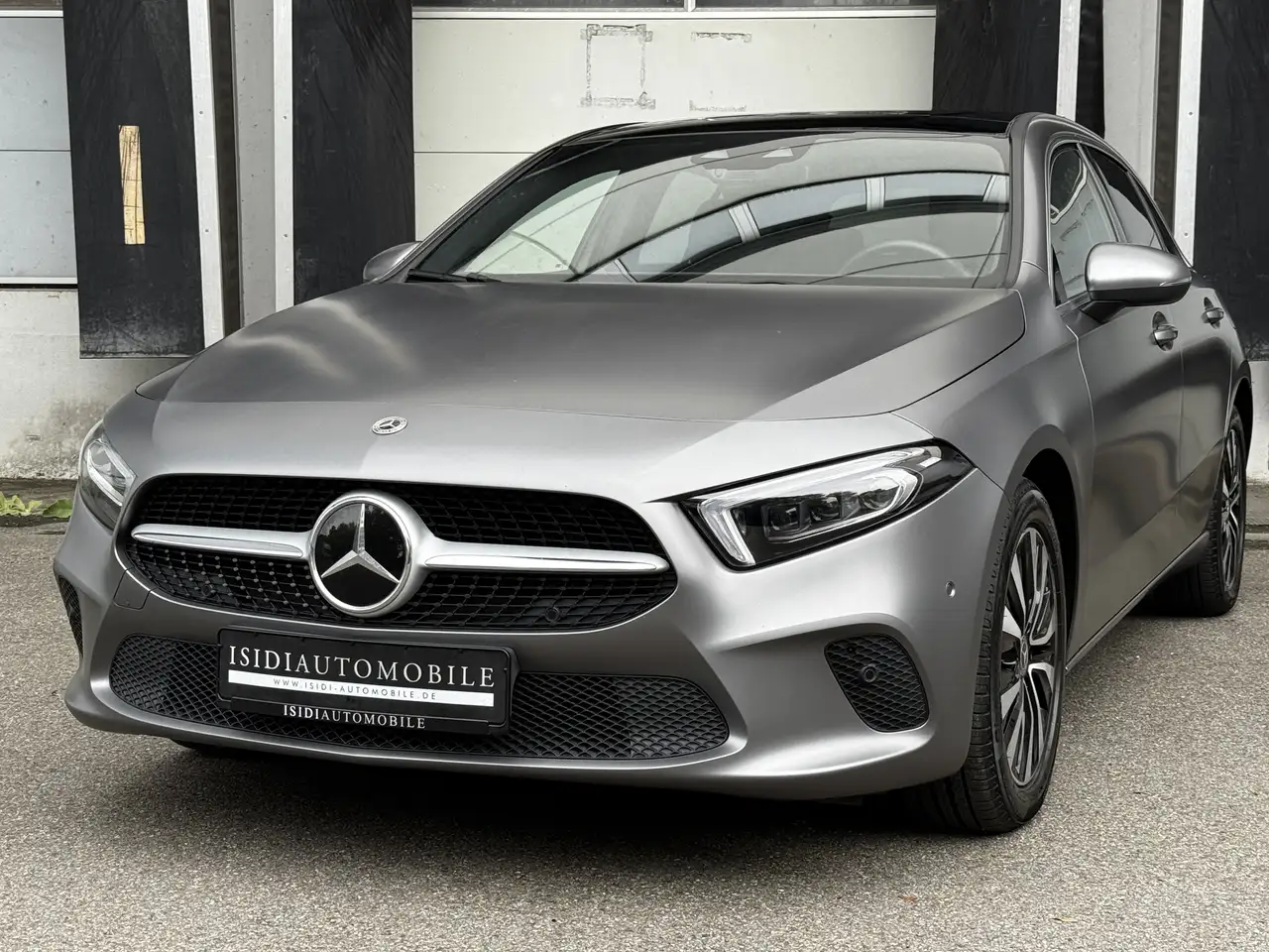 Mercedes-Benz A 220 D Urban LED ACC MBUX Pano Kamera Midline — photo 1 of 36