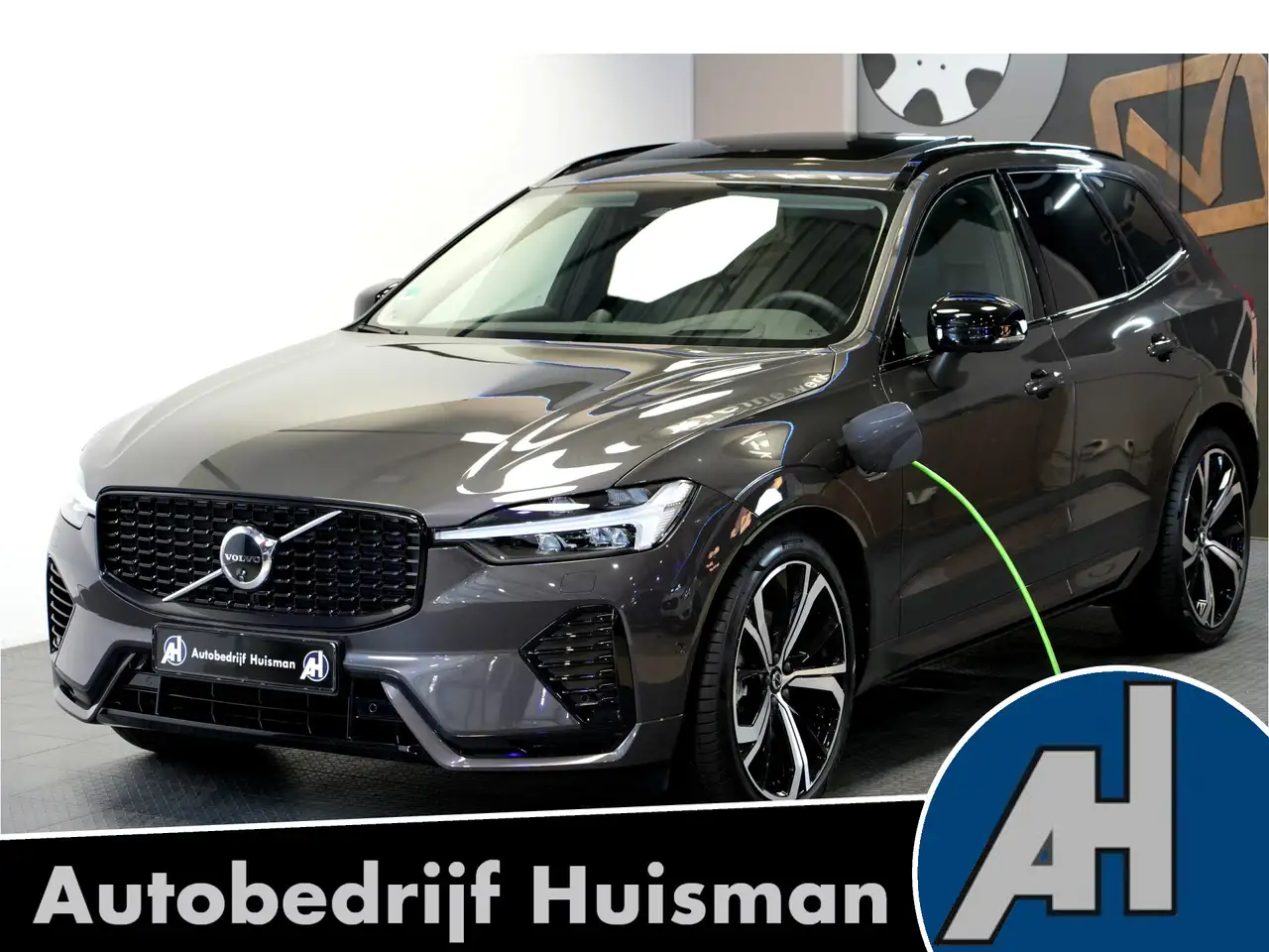 Volvo XC60 2.0 T8 AWD 335kW/456pk Aut8 Recharge Ultra Dark LU — photo 1 of 40