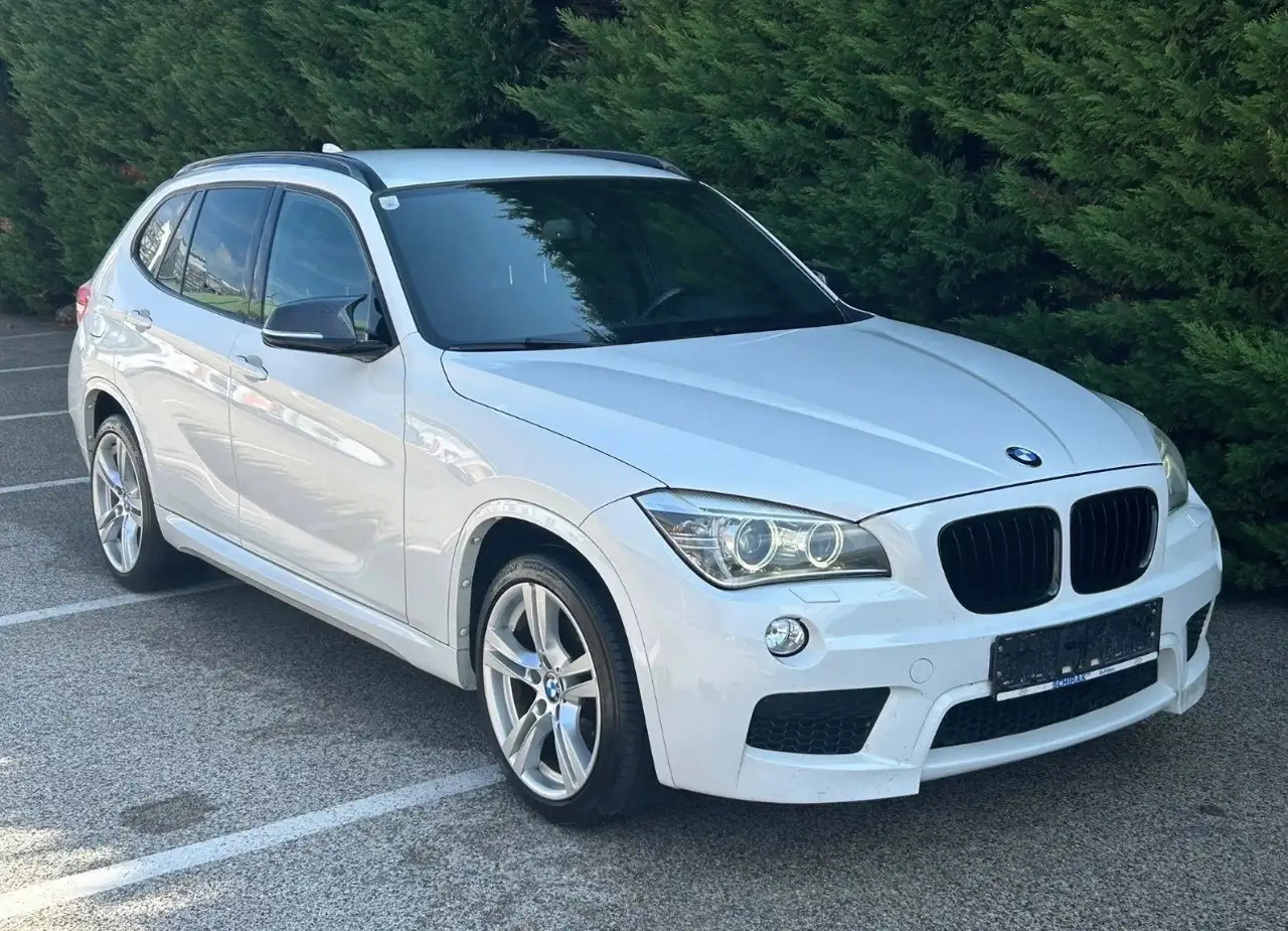 BMW X1 xDrive 2.0 – M-Paket | Panorama | Alcantara | — photo 1 of 14