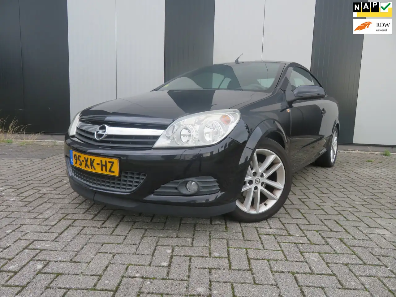 Opel Astra TwinTop 1.8 Temptation — photo 1 of 16