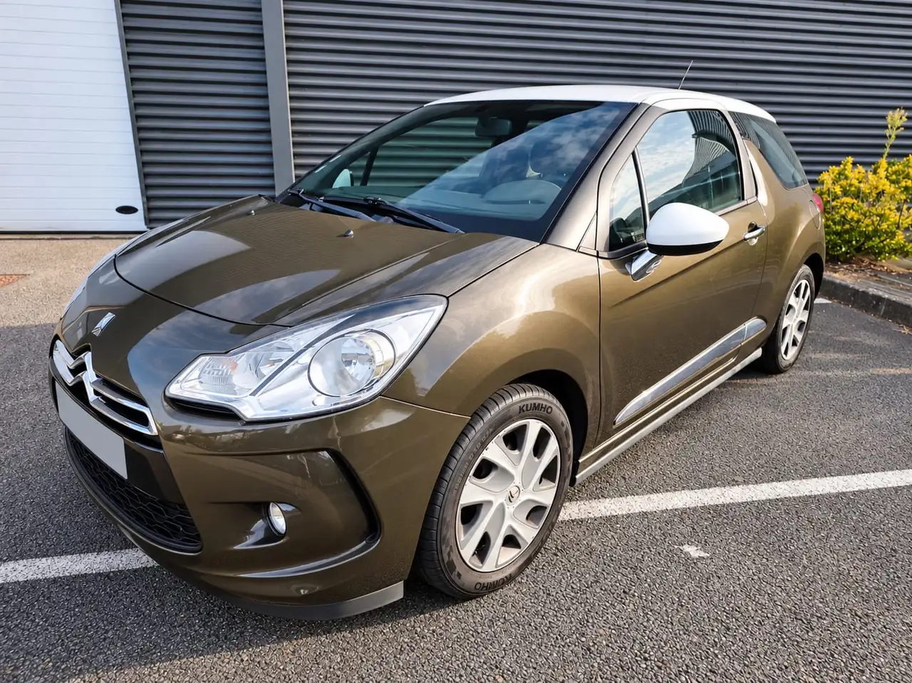 Citroen DS3 VTi 82 PureTech Chic — photo 1 of 5