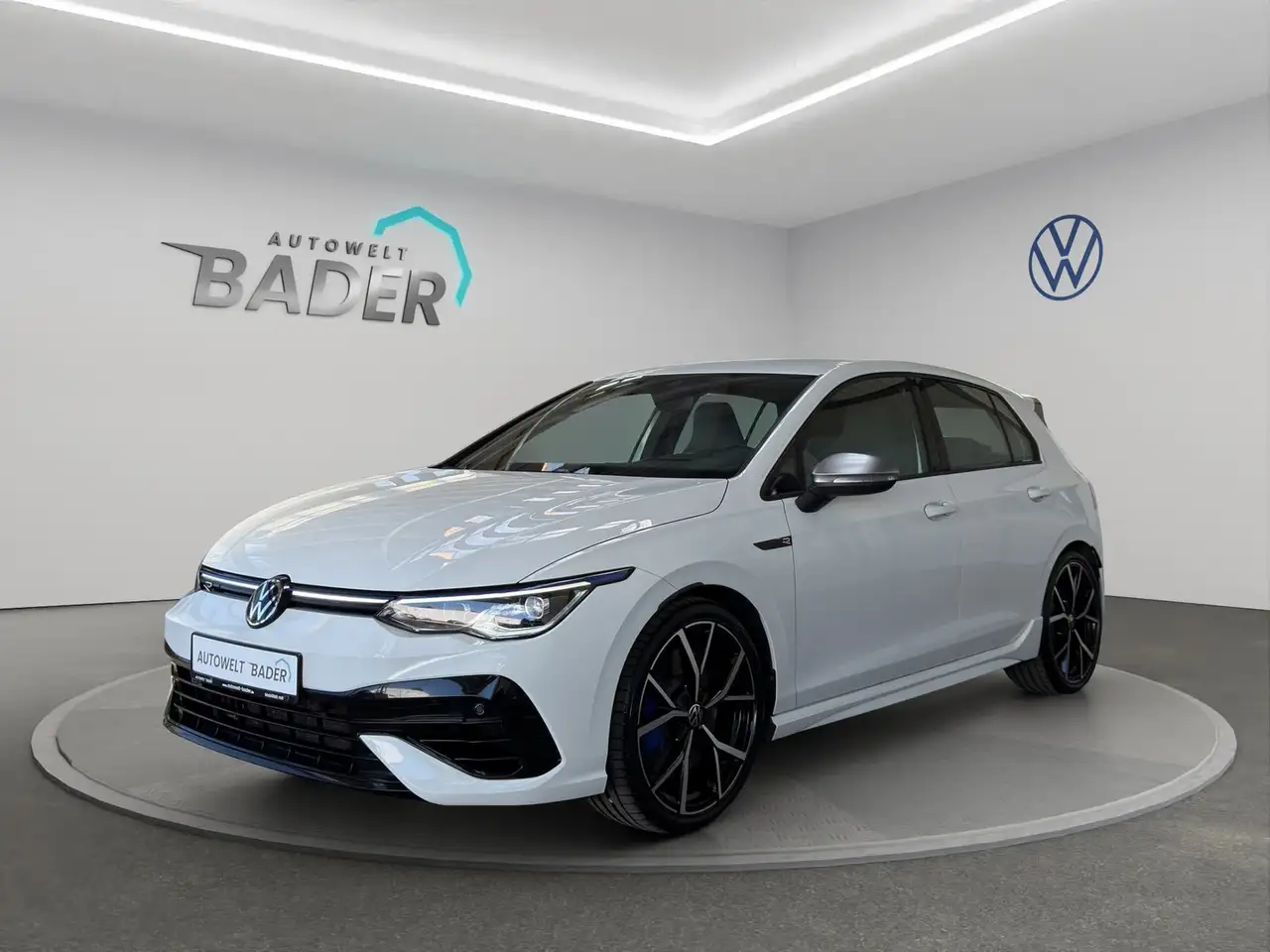 Volkswagen Golf VIII Lim. R Performance 4Motion ACC HUD LED — photo 1 of 21