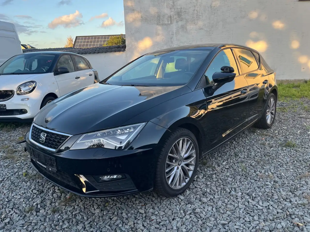 SEAT Leon Style NAVI LED PANO Tempomat Sitzheizun 1HD — photo 1 of 15