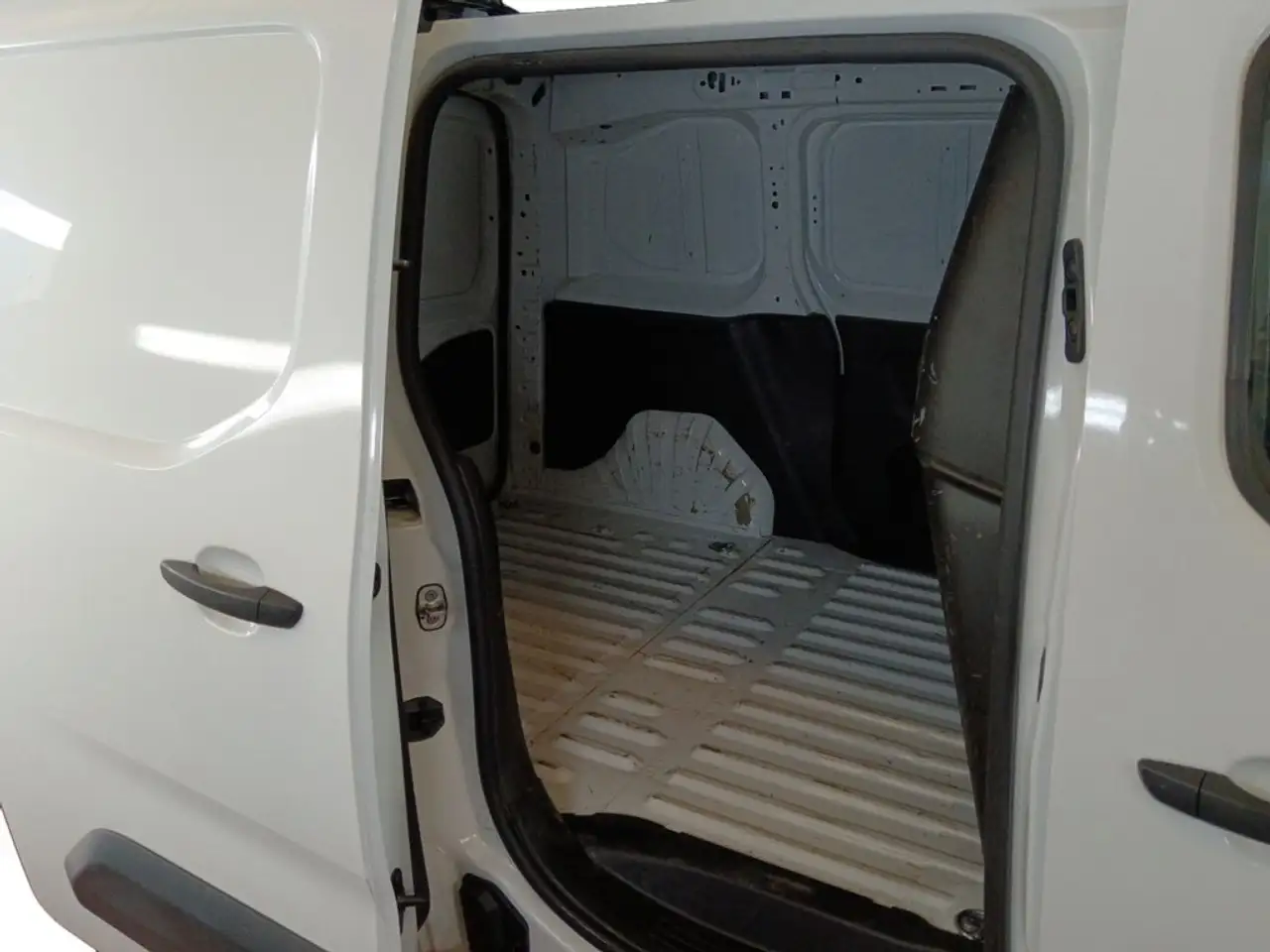 2022 Peugeot Partner 1.5BlueHDI S&S Standard 600kg 100, photograph 11