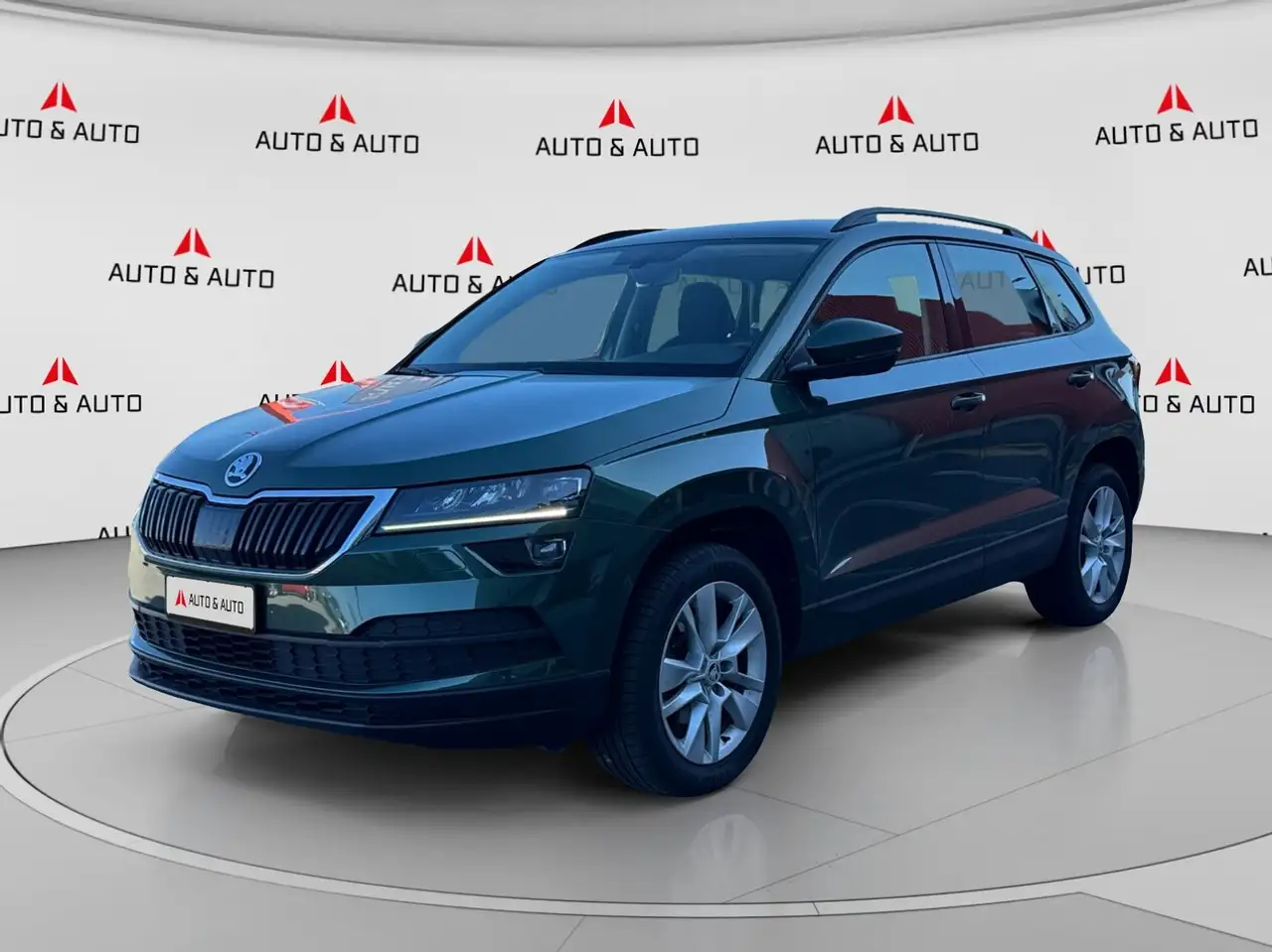 Skoda Karoq 1.6 tdi scr Executive dsg — photo 1 of 15