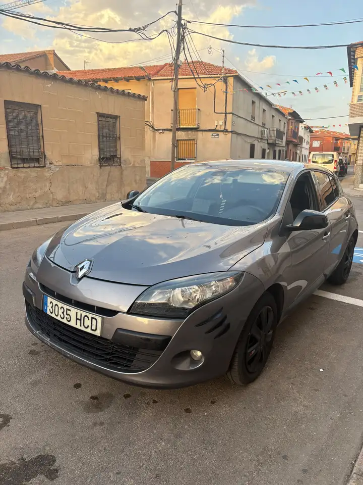 Renault Megane Mégane S.T. 1.5dCi Dynamique 110 — photo 1 of 8