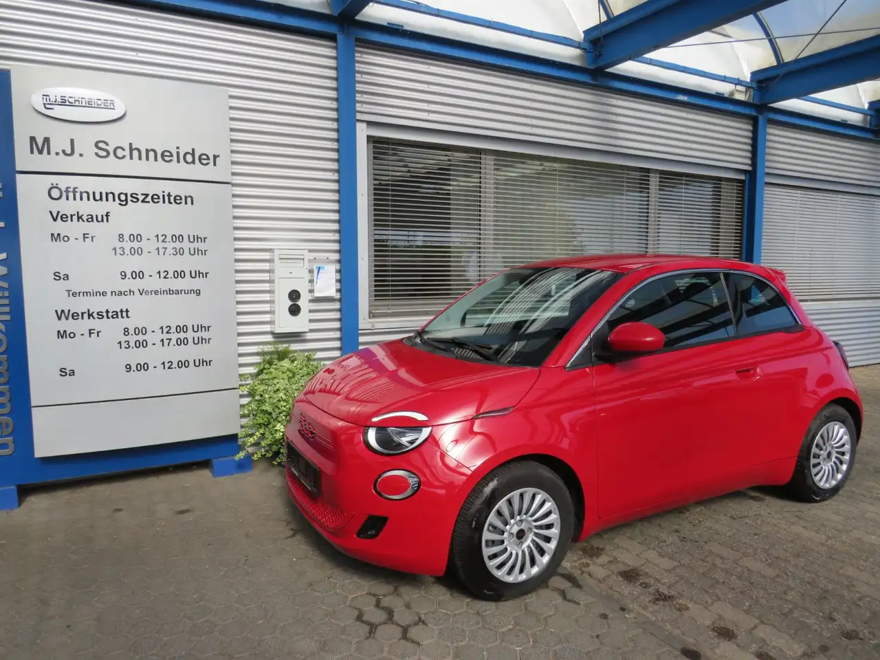 Fiat 500e Red 42kWh Navi DAB Fahrer-Assistenzsysteme — photo 1 of 20