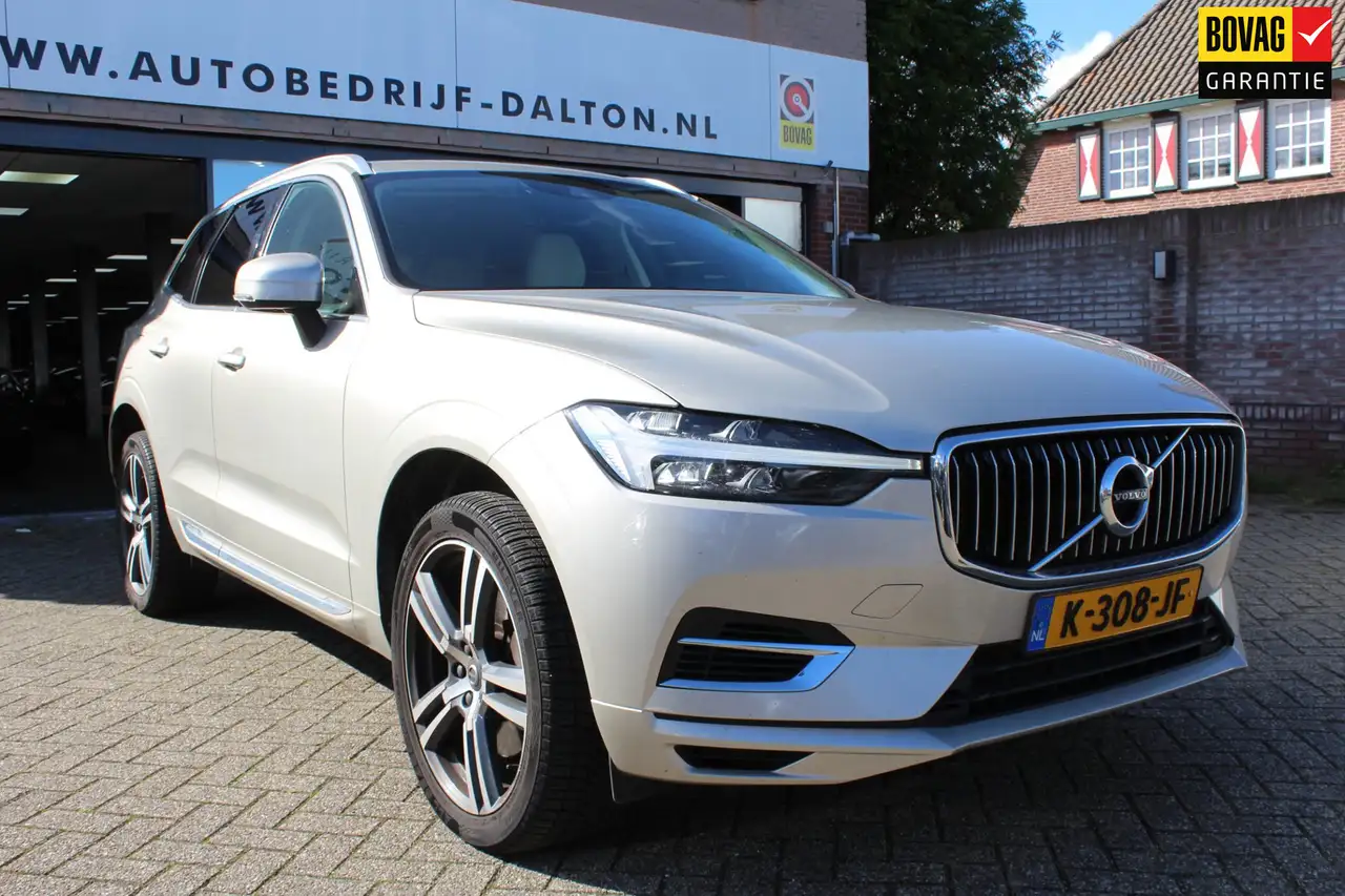 Volvo XC60 2.0 Recharge T6 AWD R-Design WIT LEER / PANORAMADA — photo 1 of 31