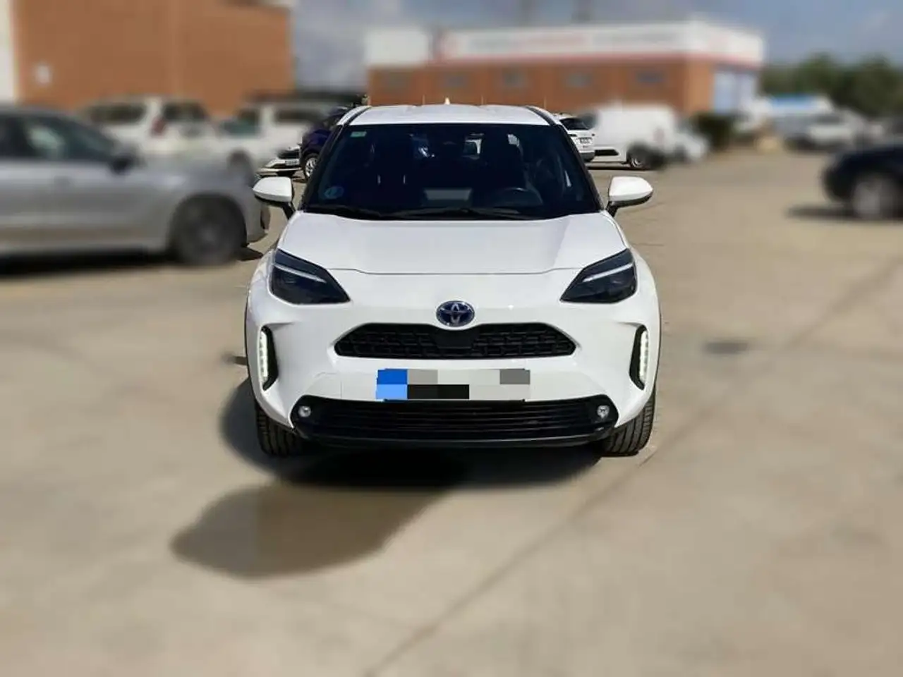 Toyota Yaris 120h 1.5 Active Tech — photo 1 of 26