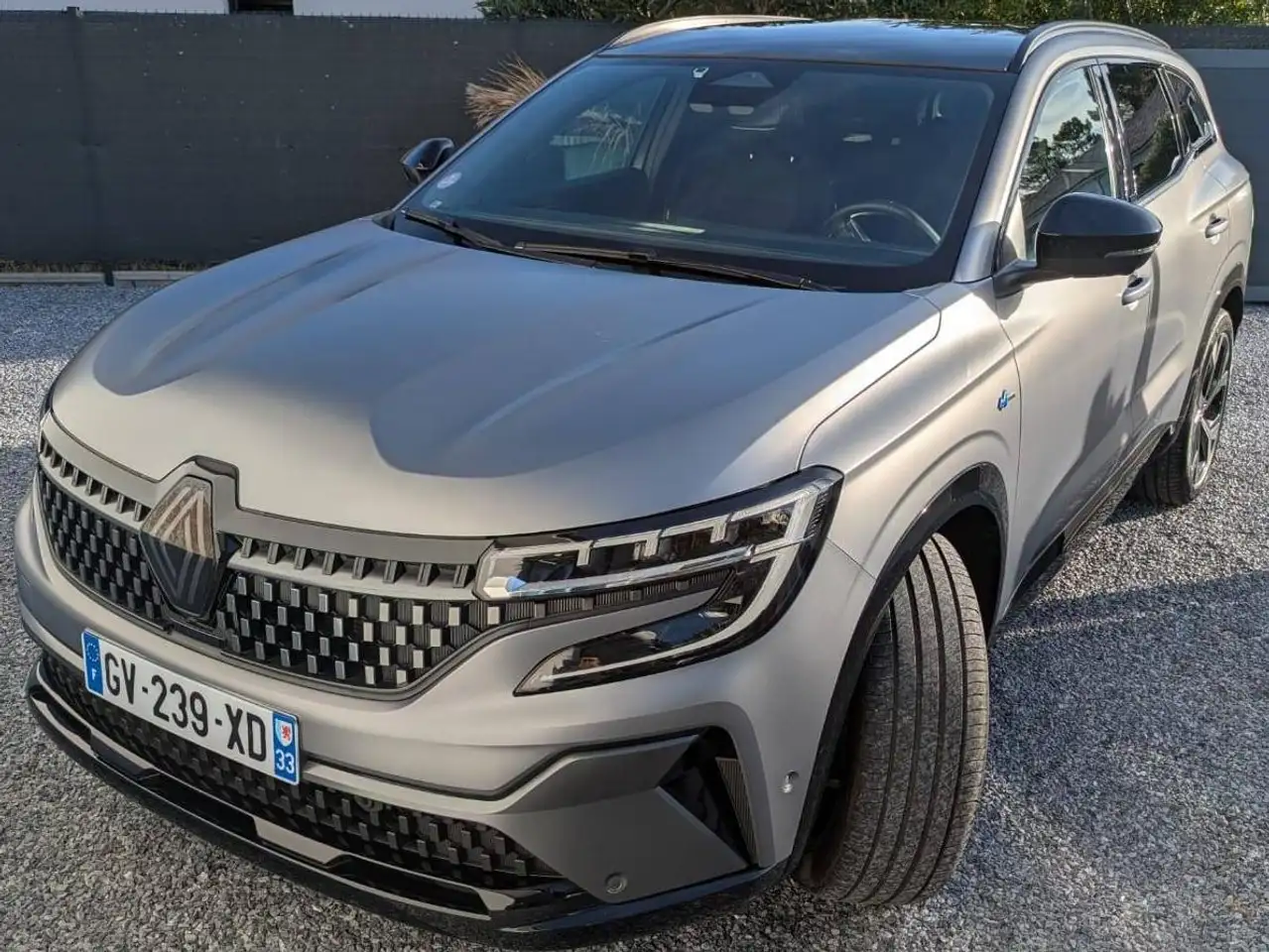 Renault Espace Renault Espace VI E-Tech Full Hybrid 200 ch — photo 1 of 8