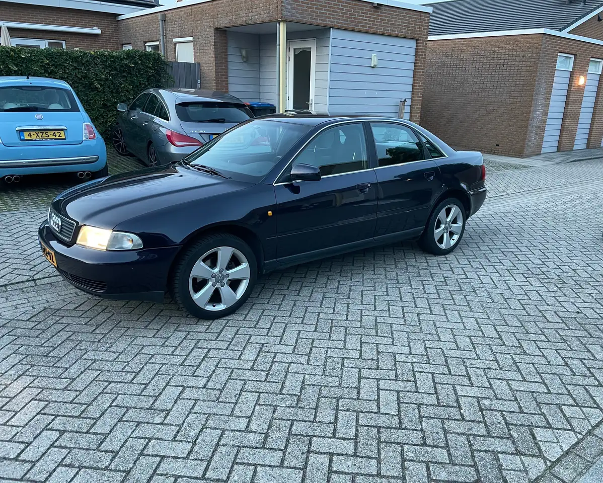Audi A4 A4 1.6 C Advance — photo 1 of 11