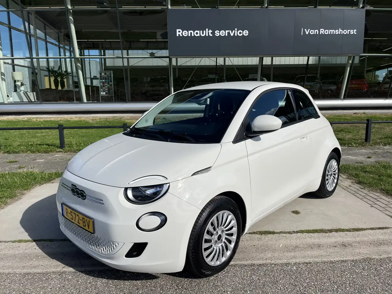 Fiat 500 Action 24 kWh / Bluetooth / Airco / — photo 1 of 21