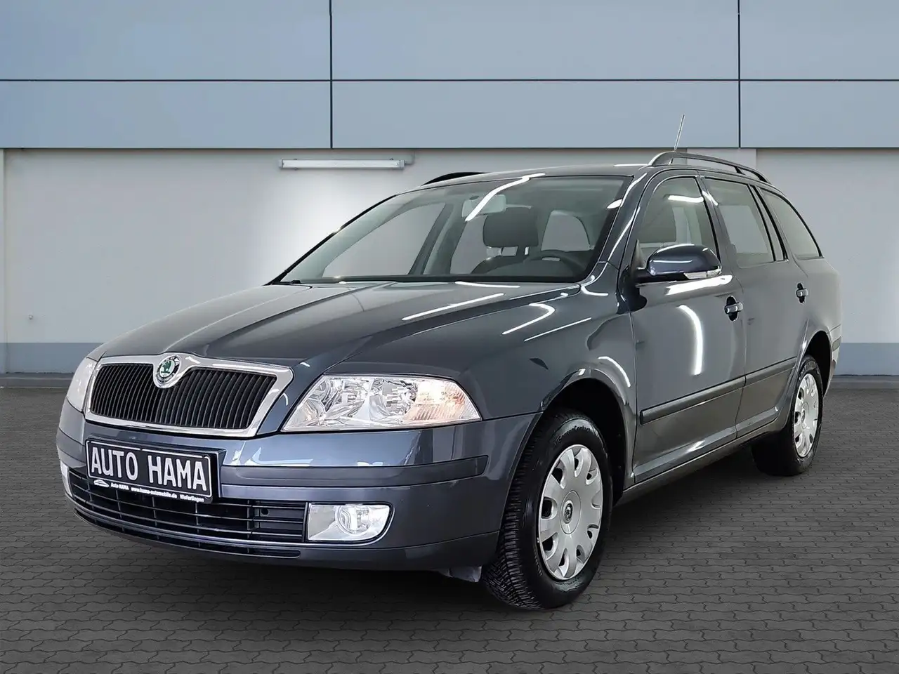 Skoda Octavia Ambiente 1.6 Automatik *SHZ*1.HAND — photo 1 of 40
