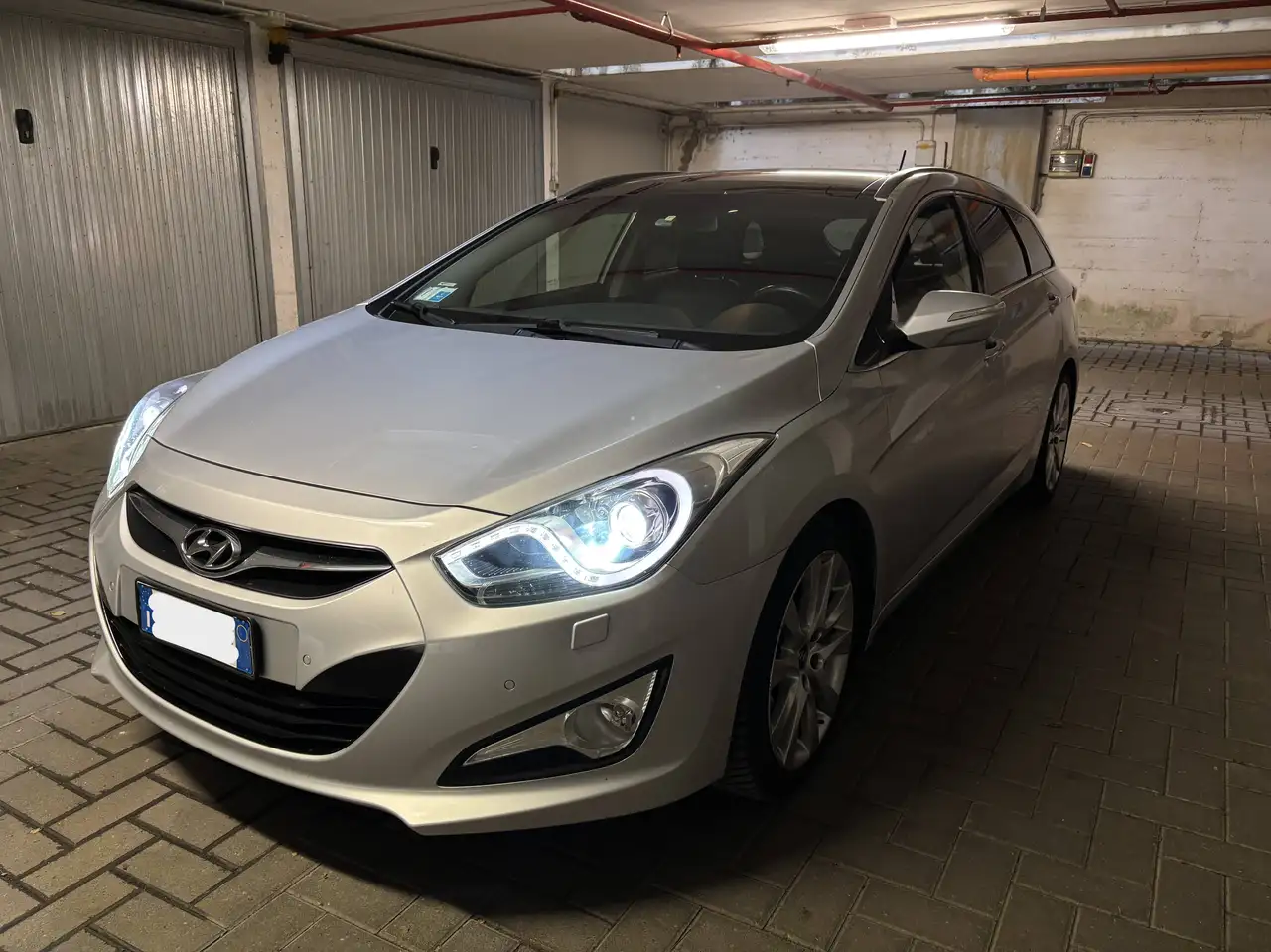 Hyundai i40 i40 Wagon 1.7 crdi Style 136cv auto — photo 1 of 15