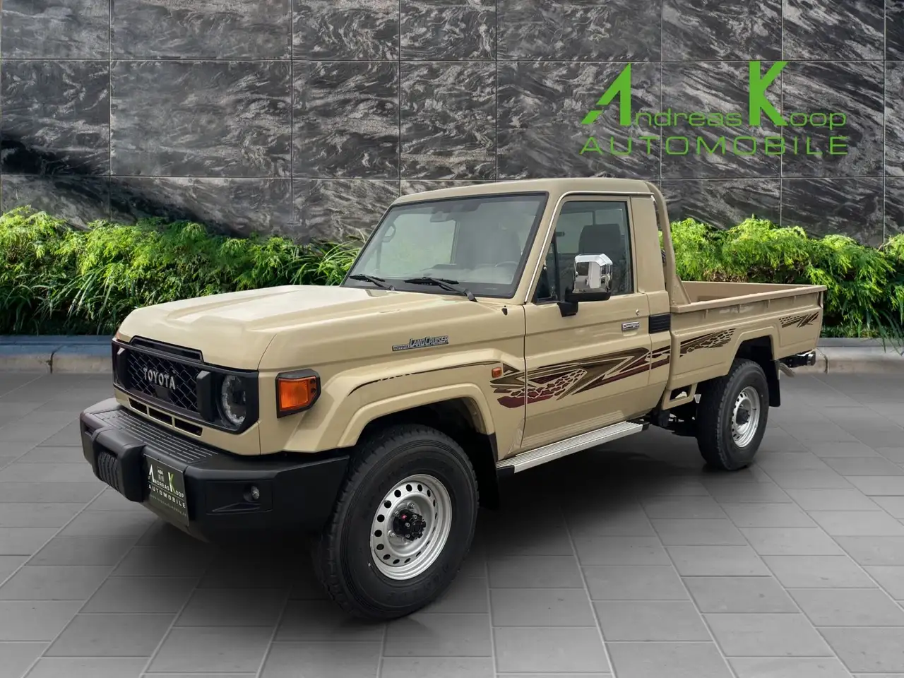 Toyota Land Cruiser GDJ 79 SC 2,8d Aut DLX LED SOFORT — photo 1 of 12