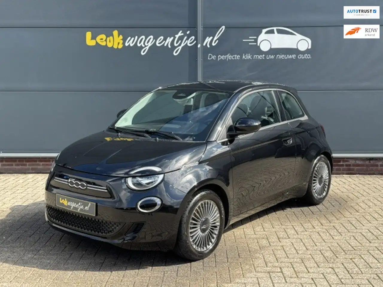 Fiat 500e Icon 42 kWh *carplay *cruise *climate *keyless — photo 1 of 32