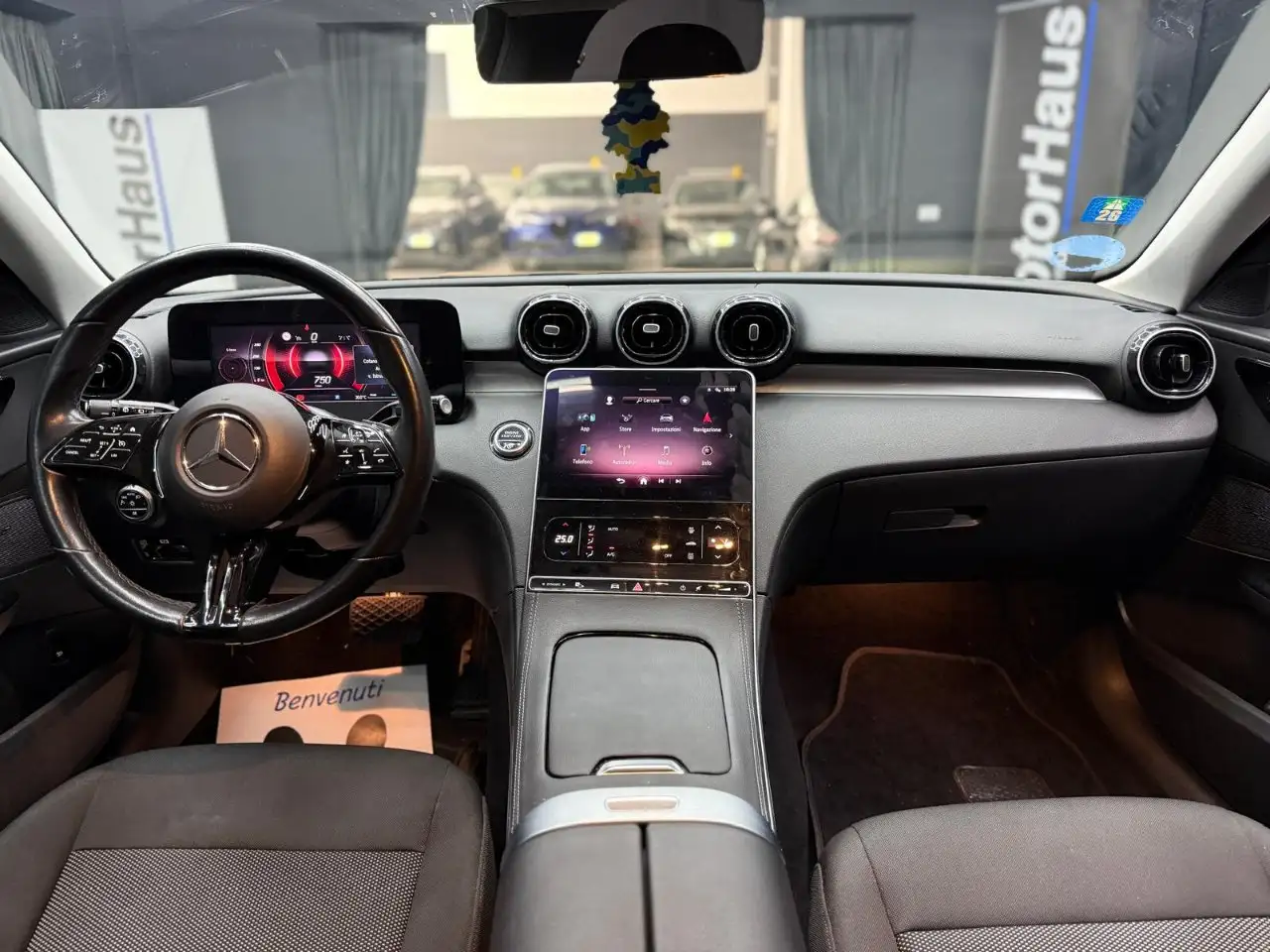 2025 Mercedes-Benz C 200 Premium, photograph 10