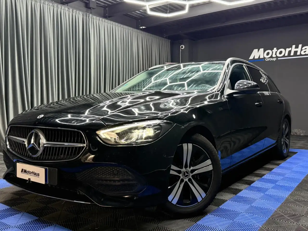 2025 Mercedes-Benz C 200 Premium, photograph 3