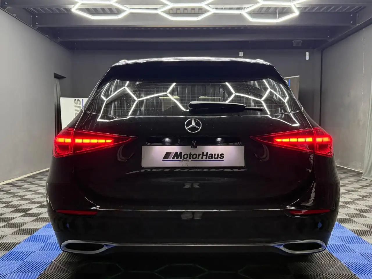 2025 Mercedes-Benz C 200 Premium, photograph 5