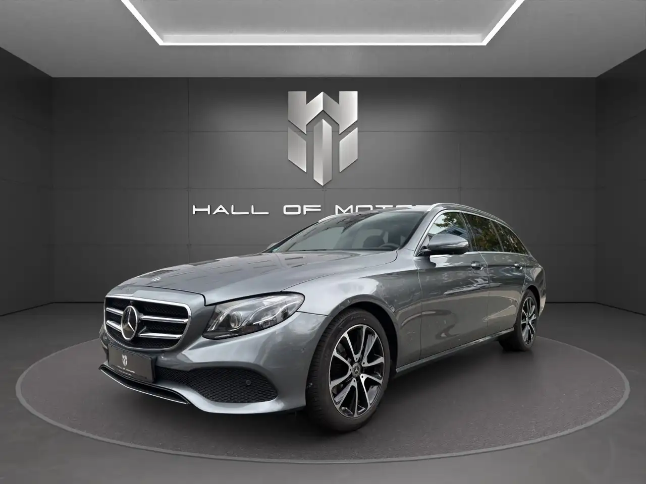 Mercedes-Benz E 220 d T-Modell | MBUX | Multibeam | 360° | AHK — photo 1 of 27