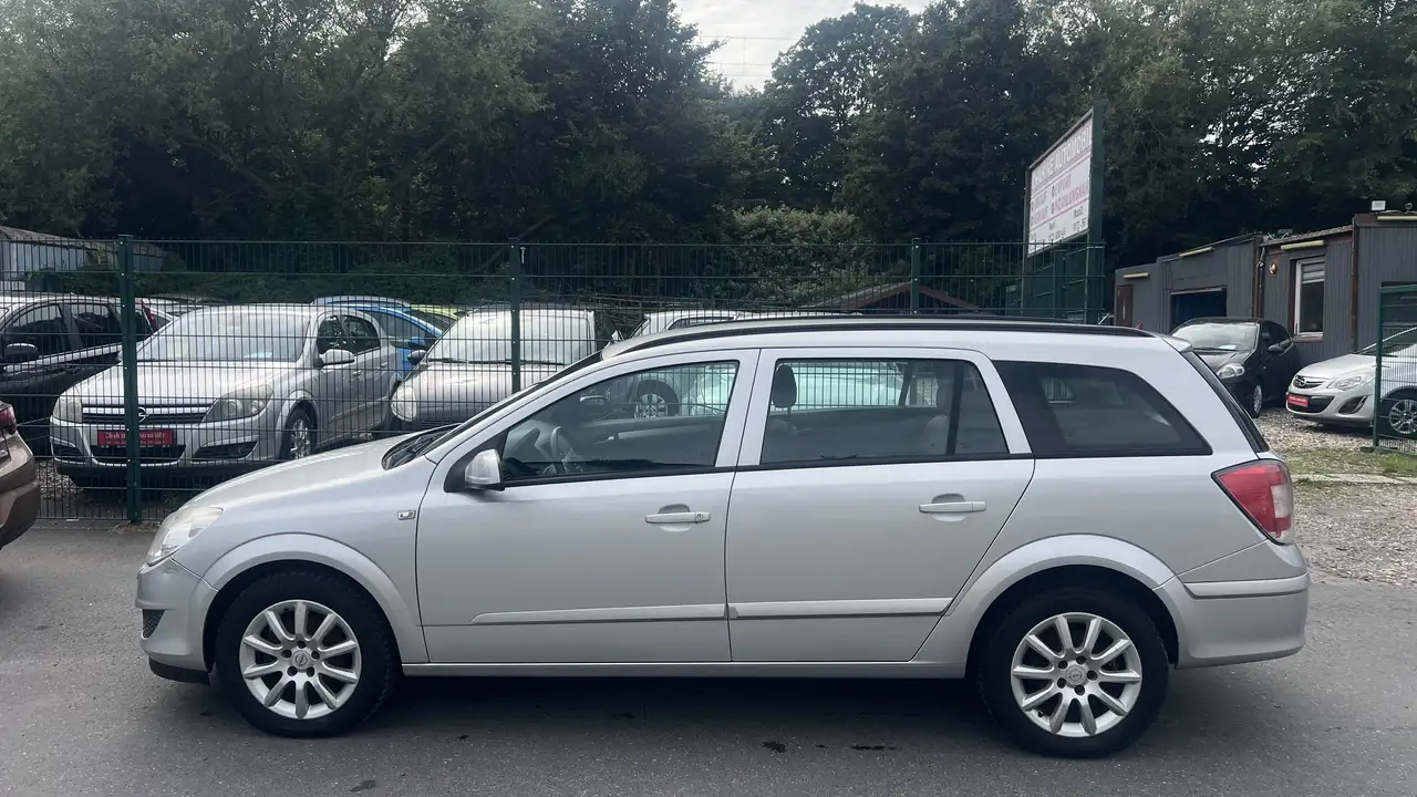 Opel Astra Astra Kombi 1,8 *GEPFLEGT* RENTNERFAHRZEUG* — photo 1 of 13