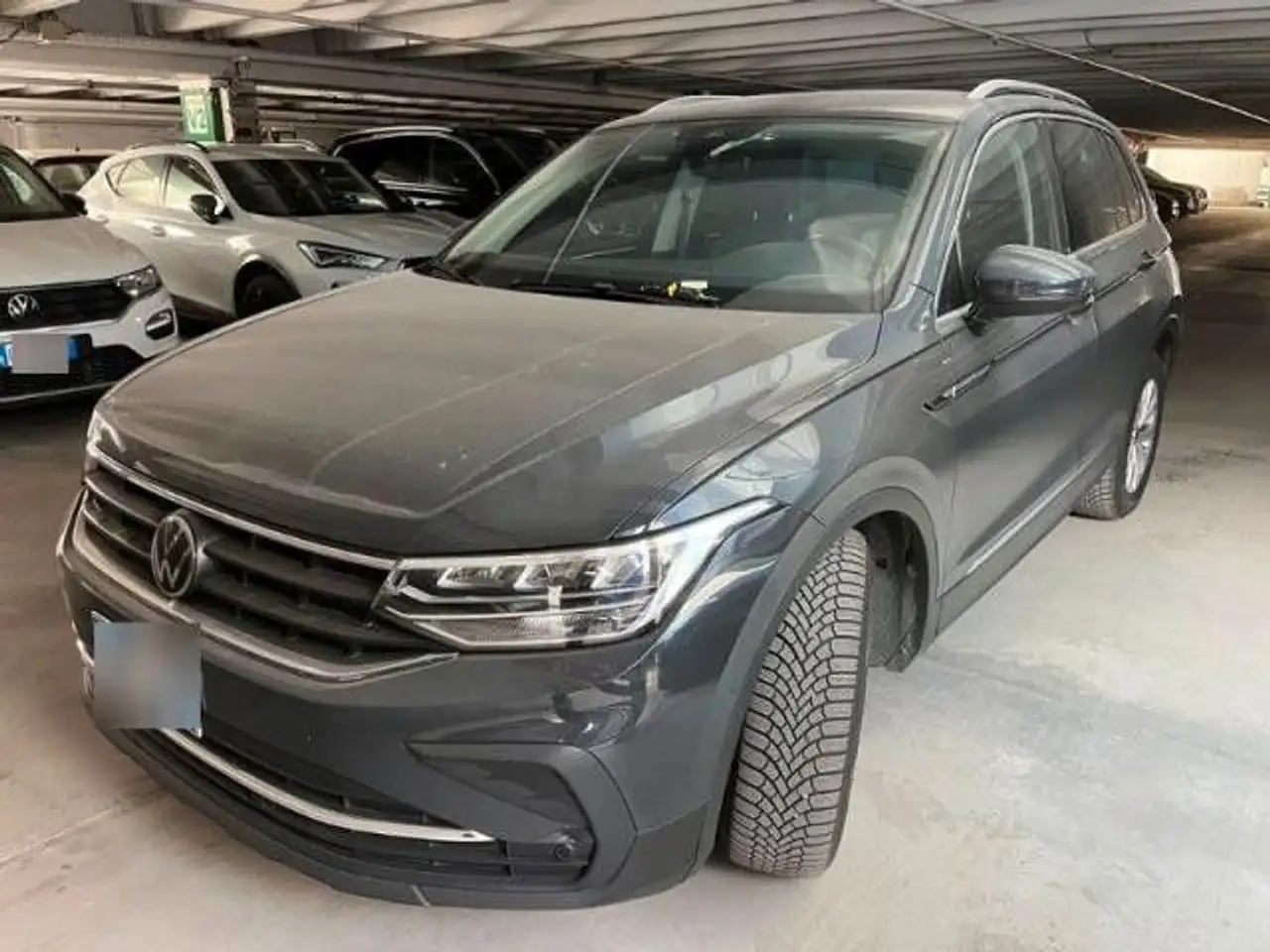 Volkswagen Tiguan Life2.0TDI DSG LED ACC Alu Side — photo 1 of 8