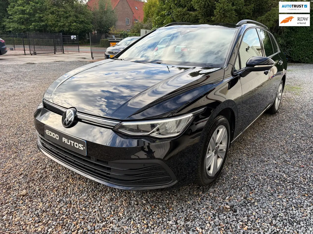 Volkswagen Golf Variant 8 1.0 eTSI Life Business Netto 9995 euro DSG — photo 1 of 31