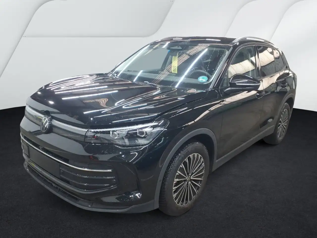 Volkswagen Tiguan Goal 1.5 eTSI DSG - LED Plus Area View Navi LM PDC — photo 1 of 4
