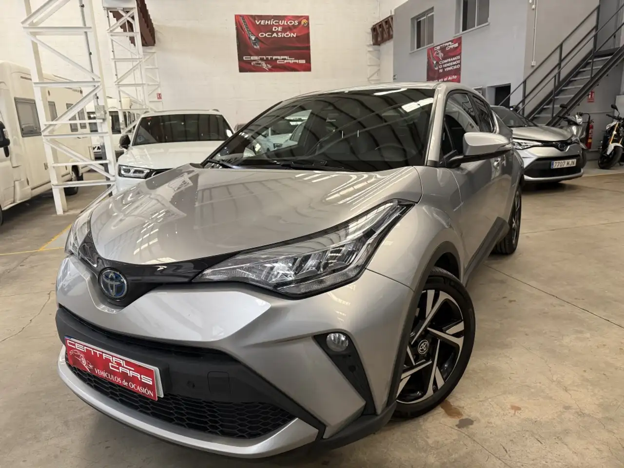 Toyota C-HR 125H Advance — photo 1 of 23