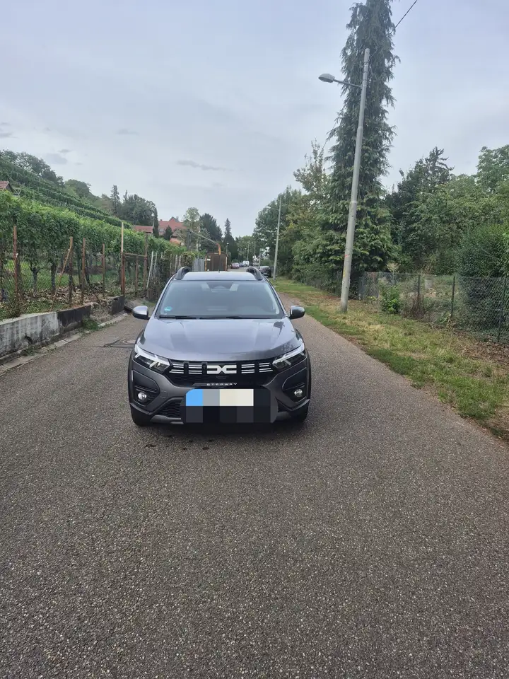Dacia Sandero Dacia Sandero unfallfrei 7324km Automatik Navi — photo 1 of 7