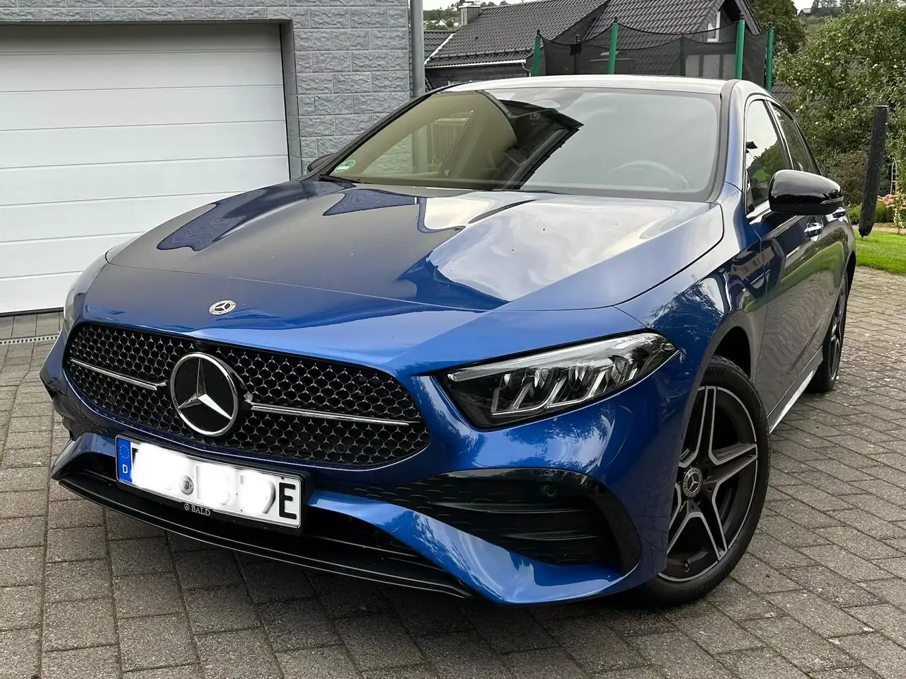 Mercedes-Benz A 250 A 250 e 8G-DCT AMG Line Advanced Plus — photo 1 of 15