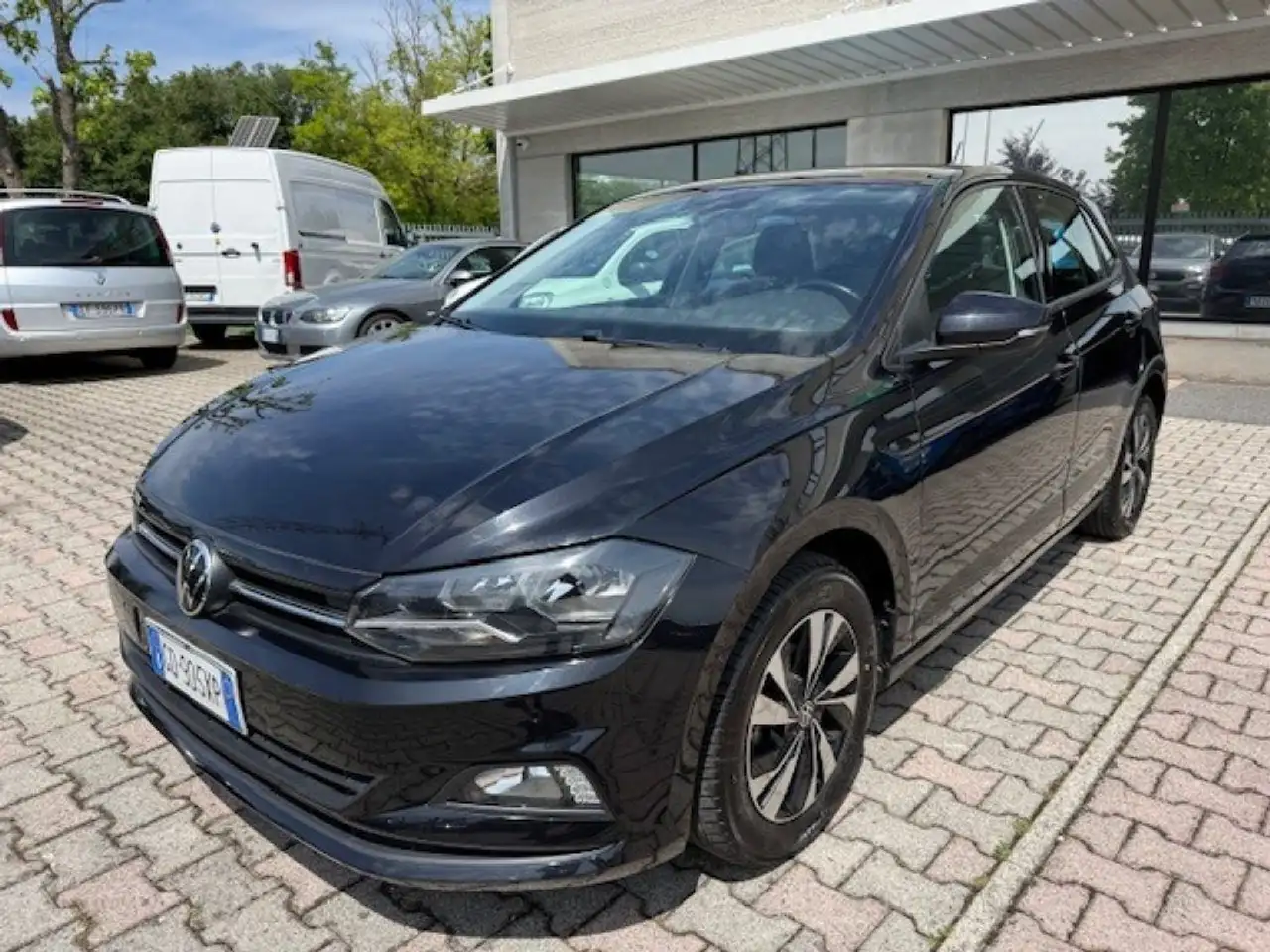 Volkswagen Polo 1.0 TSI DSG Sport — photo 1 of 13