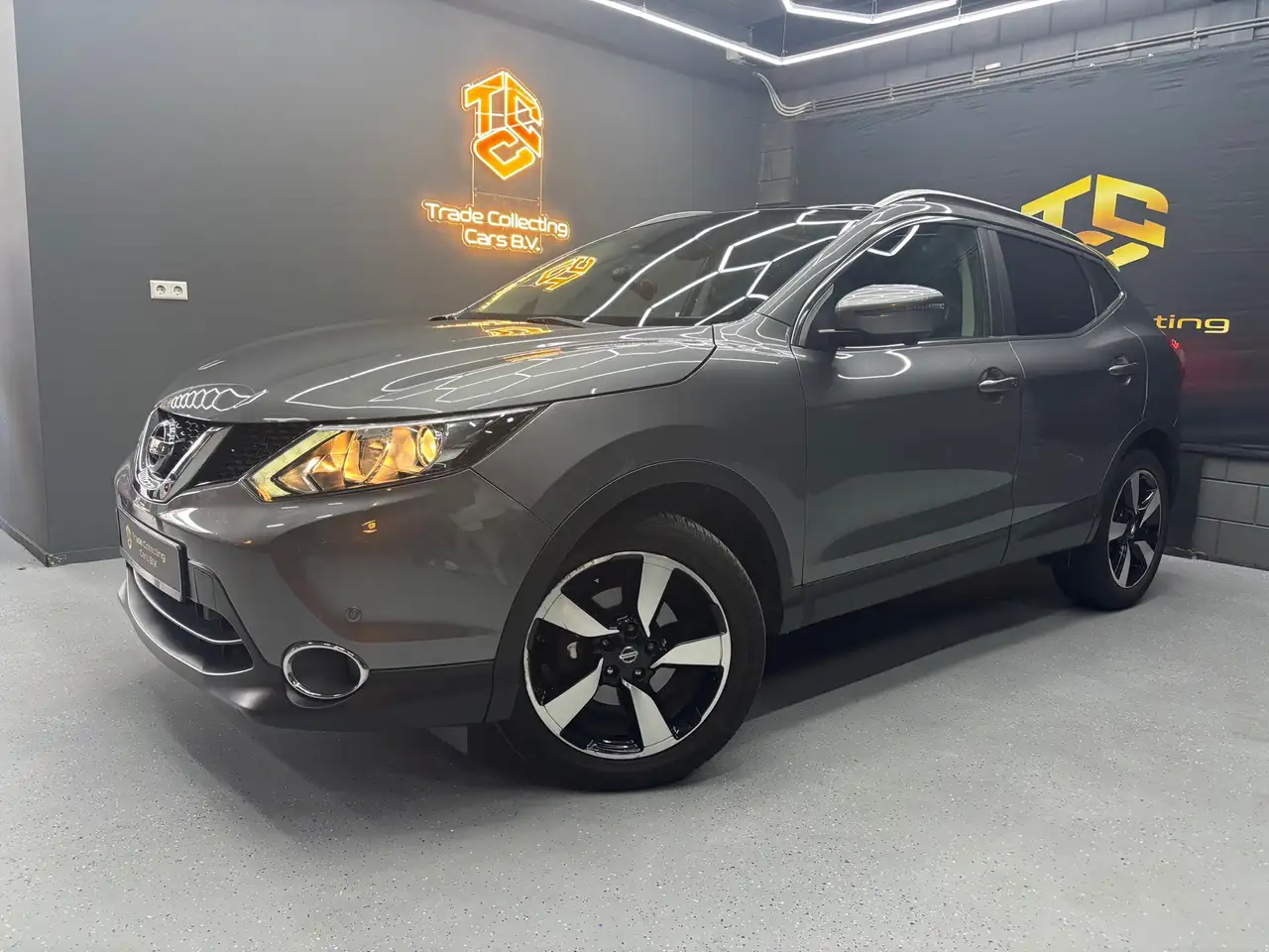 Nissan Qashqai 1.2 Connect Edition — photo 1 of 24