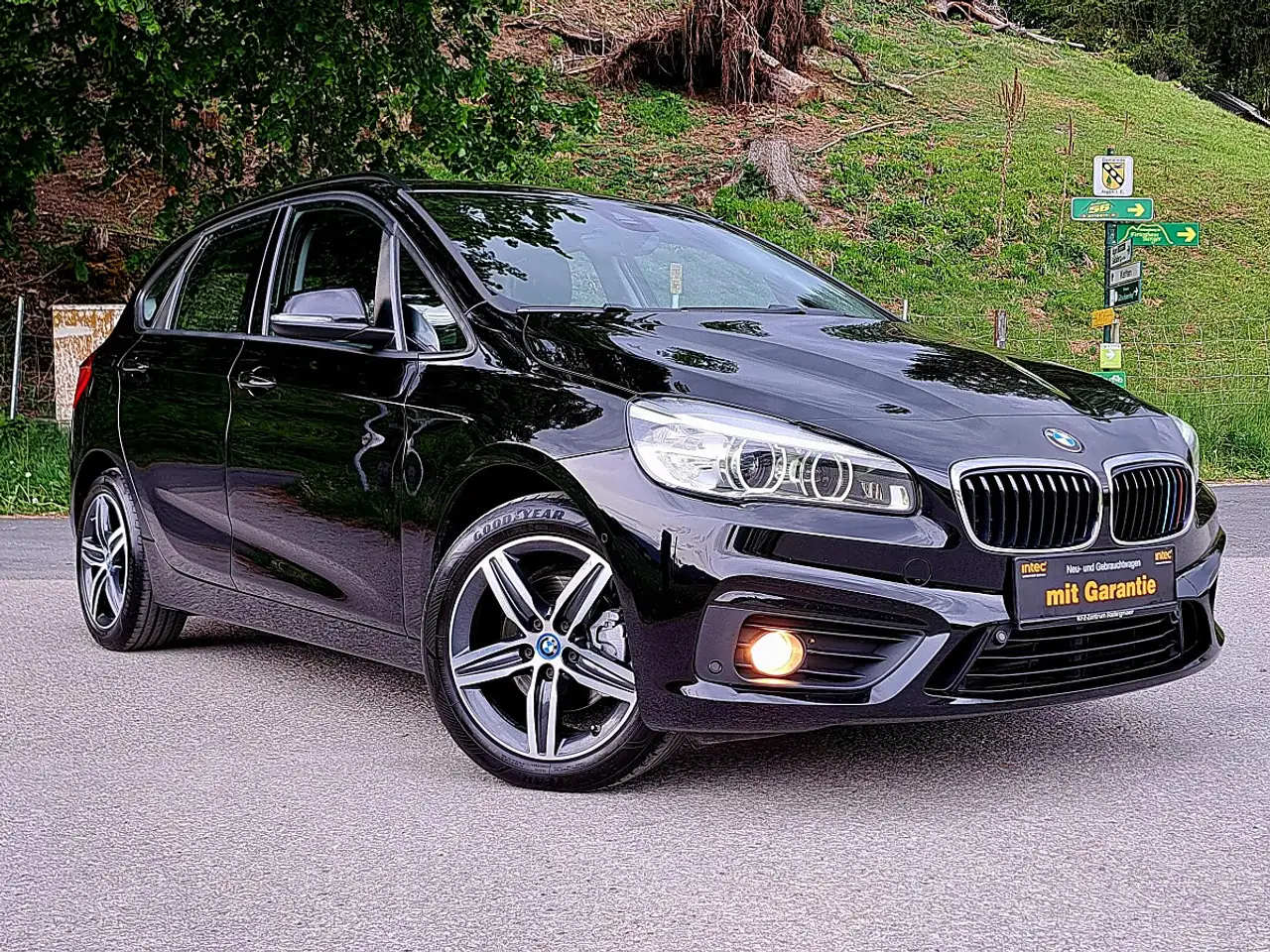 BMW 218 d xDrive Advantage**Pickerl neu**AHK** — photo 1 of 35