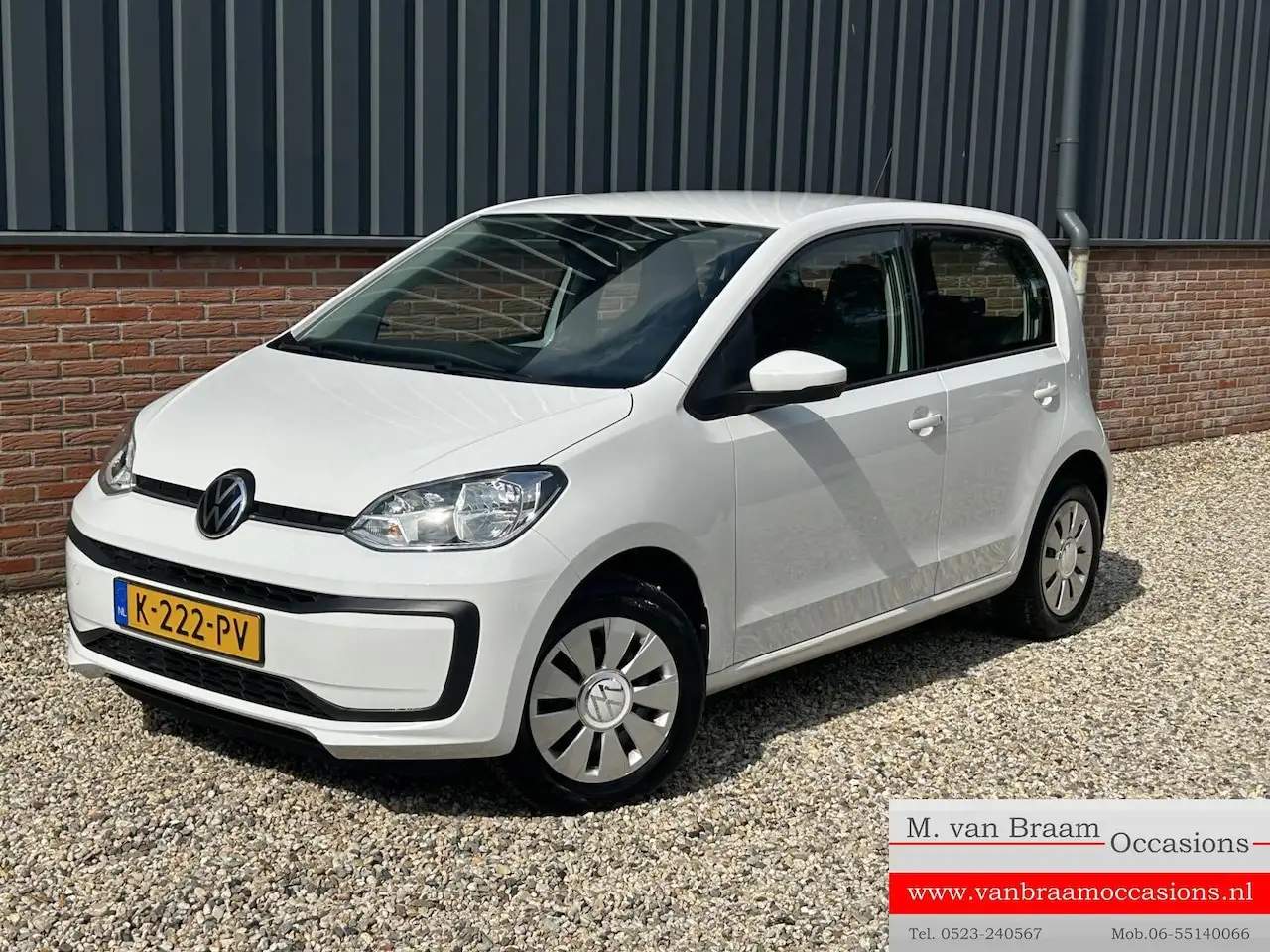 Volkswagen up! 1.0 — photo 1 of 18