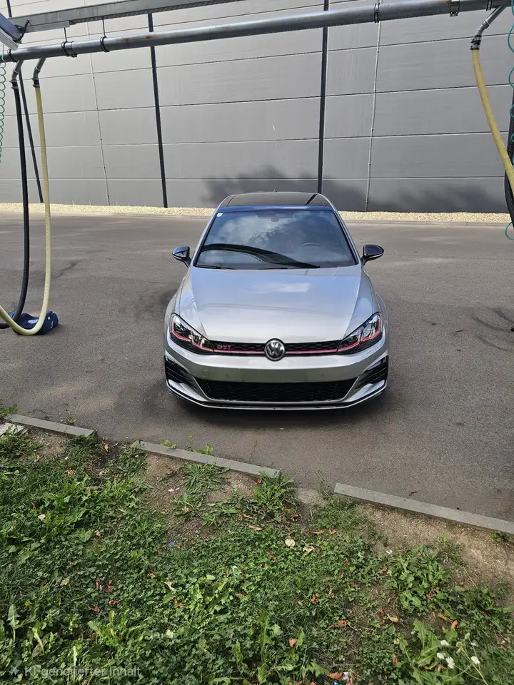 Volkswagen Golf GTI Performance 2,0 TSI DSG OHNE OPF — photo 1 of 19