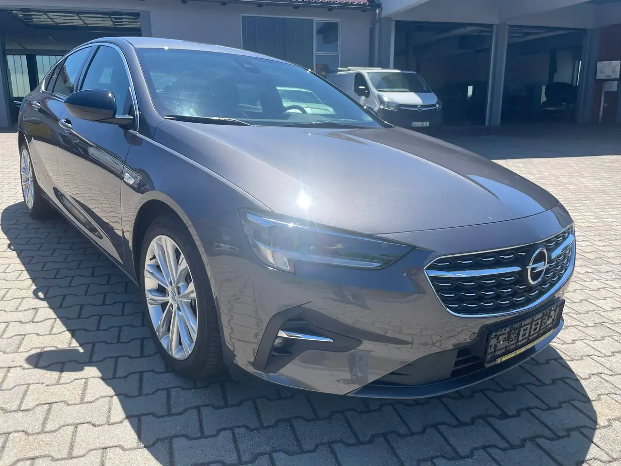 Opel Insignia Insignia Grand Sport 2.0 Turbo AHK Head-Up Massage — photo 1 of 14