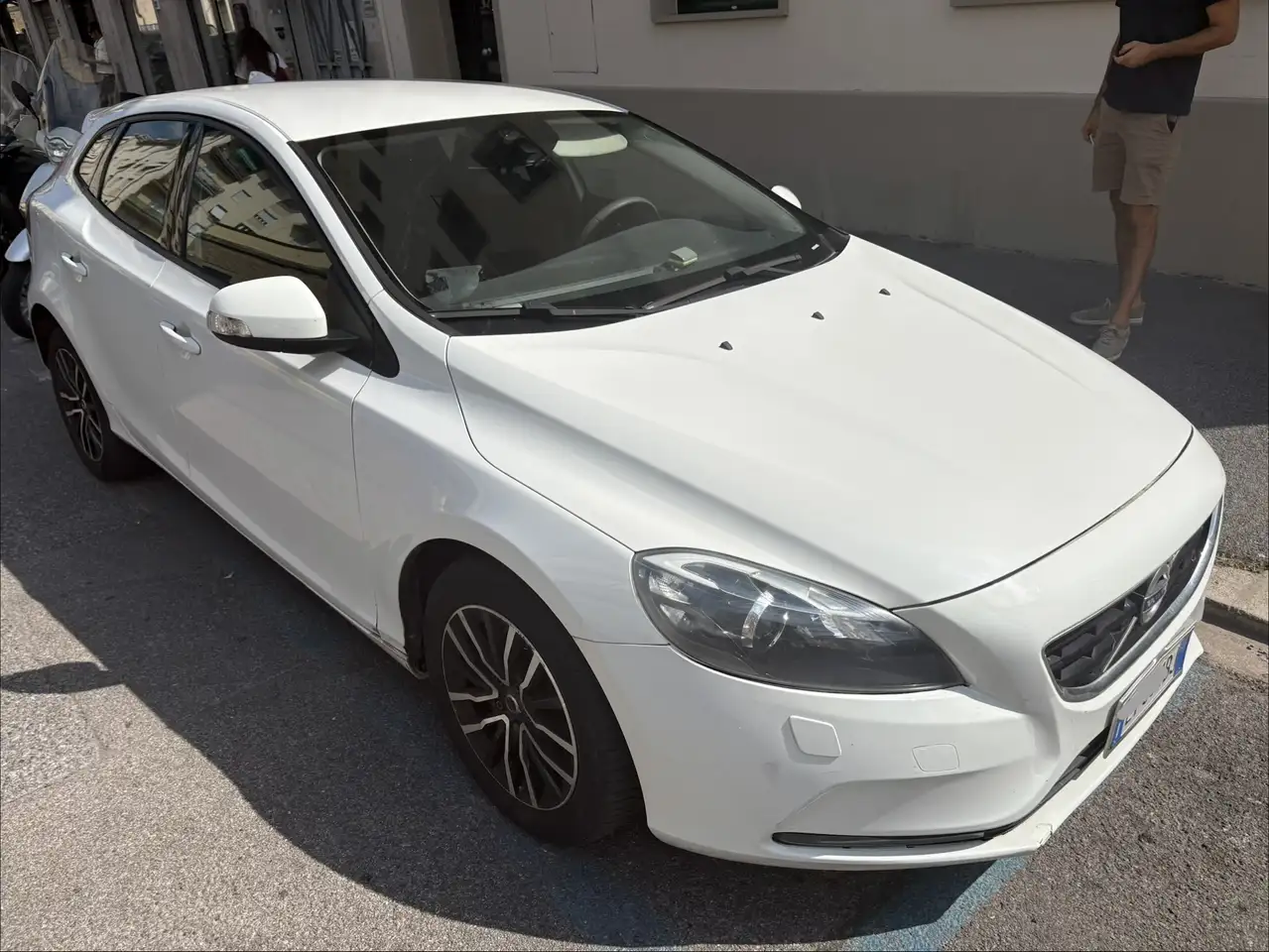 Volvo V40 2.0 d3 Kinetic — photo 1 of 6