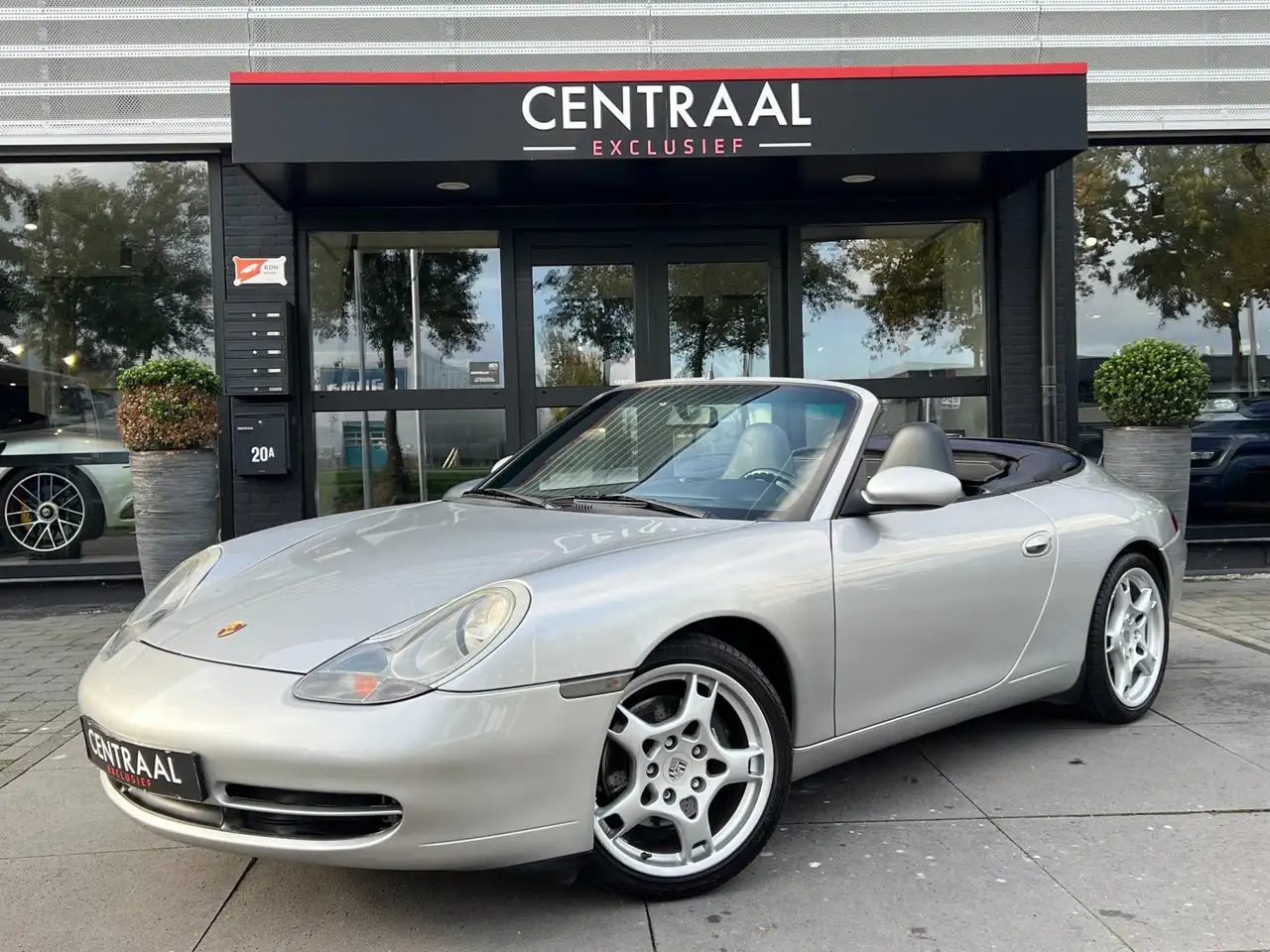 Porsche Andra 911 Cabrio 3.4 Carrera 4 301PK| Handgeschakeld| Leder| — photo 1 of 26