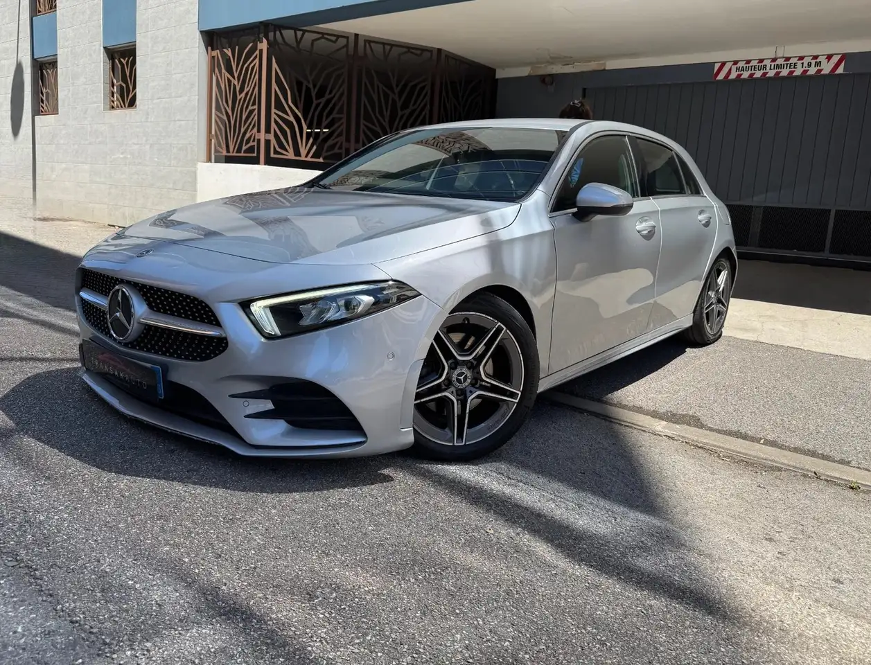 Mercedes-Benz A 220 220 d 2.0l 7G-DCT 190cv AMG Line 4 Matic Camera avant ambiance led interieur — photo 1 of 40
