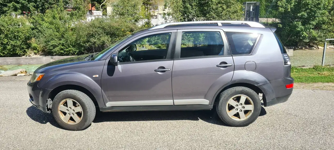 Mitsubishi Outlander Outlander 2,0 DI-D Intense Intense — photo 1 of 12