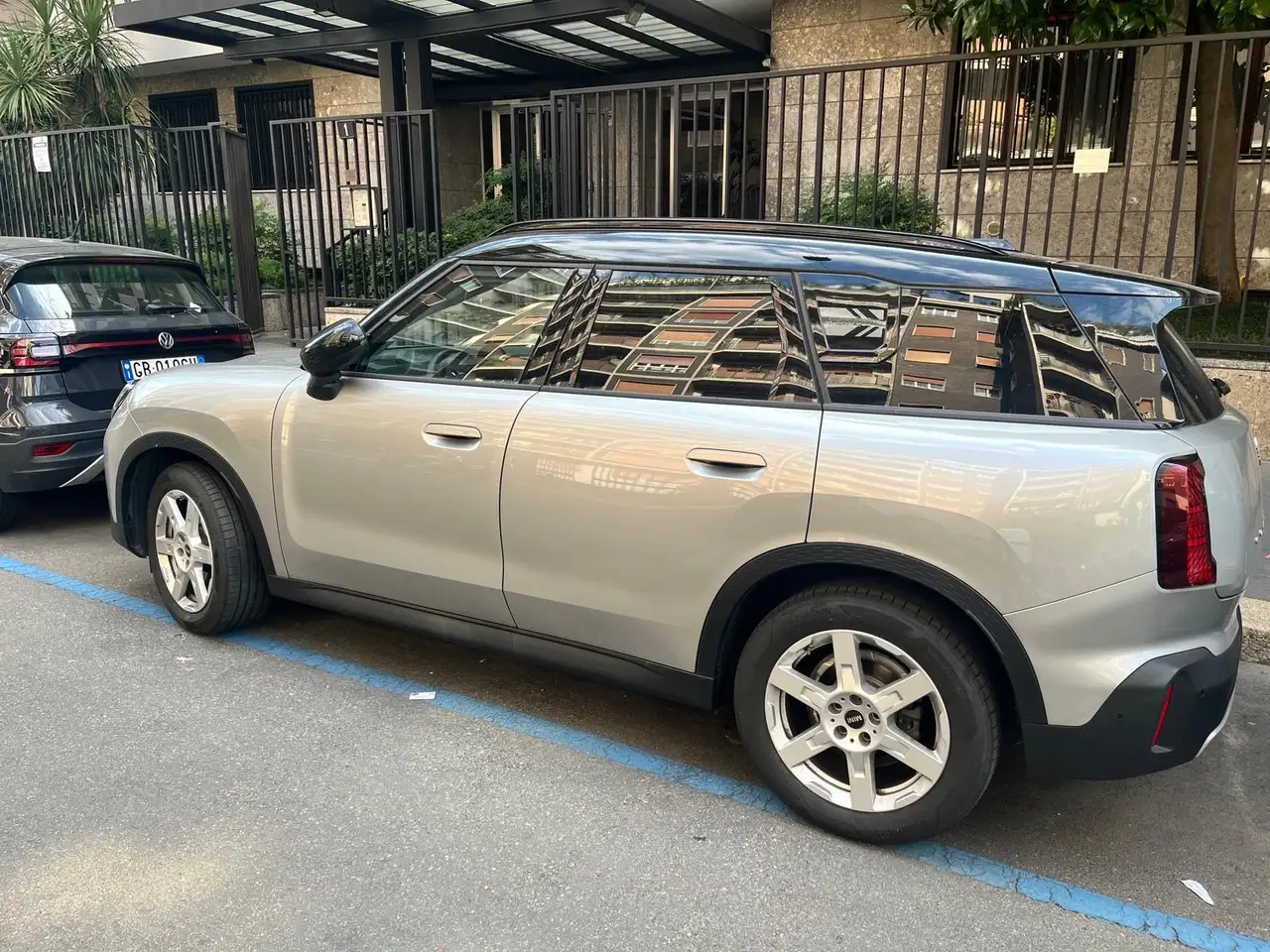 MINI Countryman C 1.5 48V Blackyard auto — photo 1 of 6