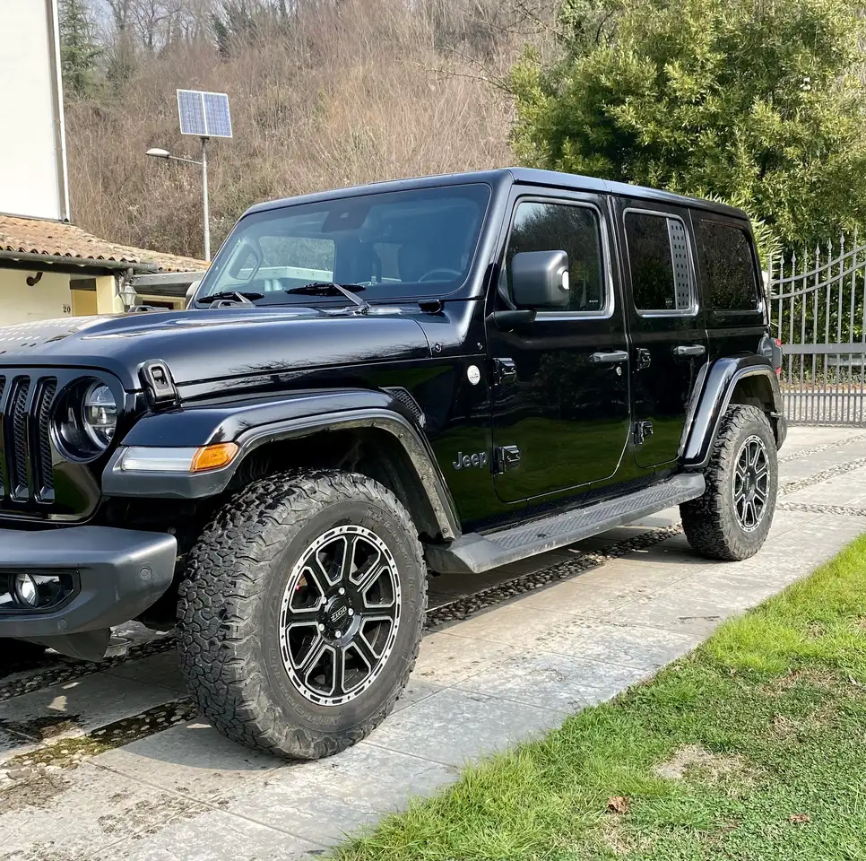 Jeep Wrangler Unlimited 2.2 mjt II Sahara auto — photo 1 of 9